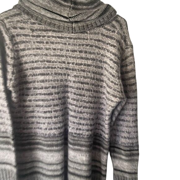 United States Sweaters Women's Size XL Cowl Neck Striped Gray Knit Cozy Sweater - Picture 5 of 7